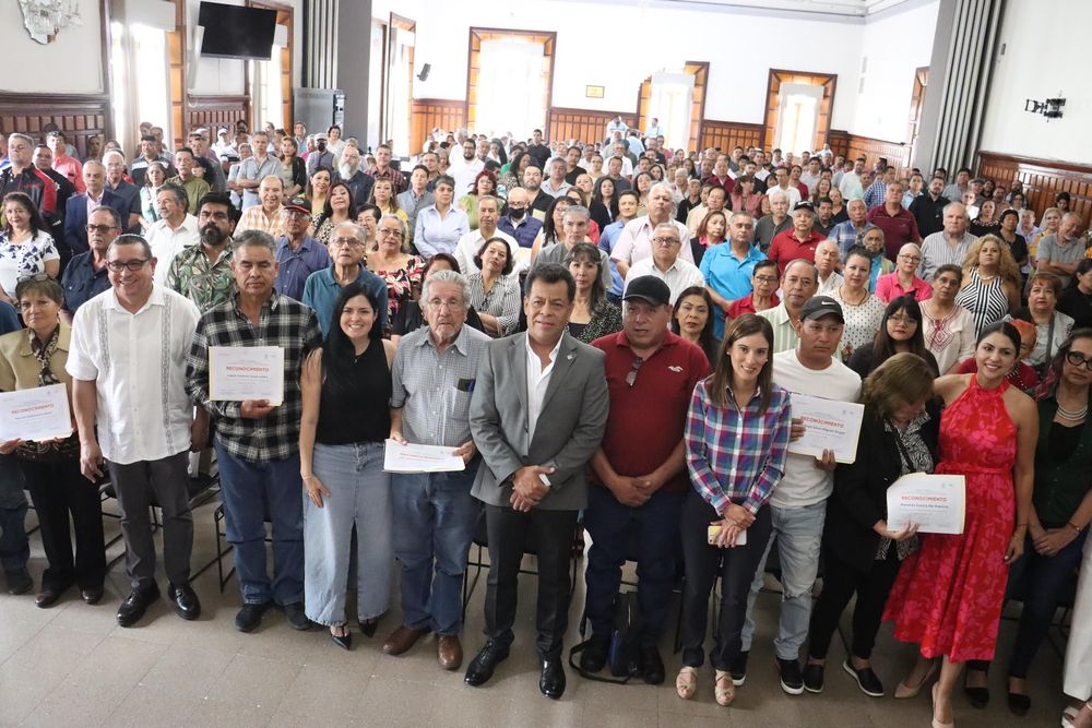 Reconocen a 356 jubilados y pensionados del Gobierno de Guadalajara