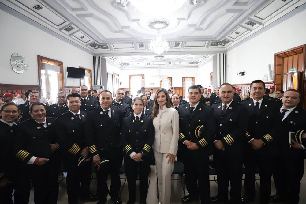 Reconoce Verónica Delgadillo heroísmo, compromiso y entrega al cuerpo de Bomberos 