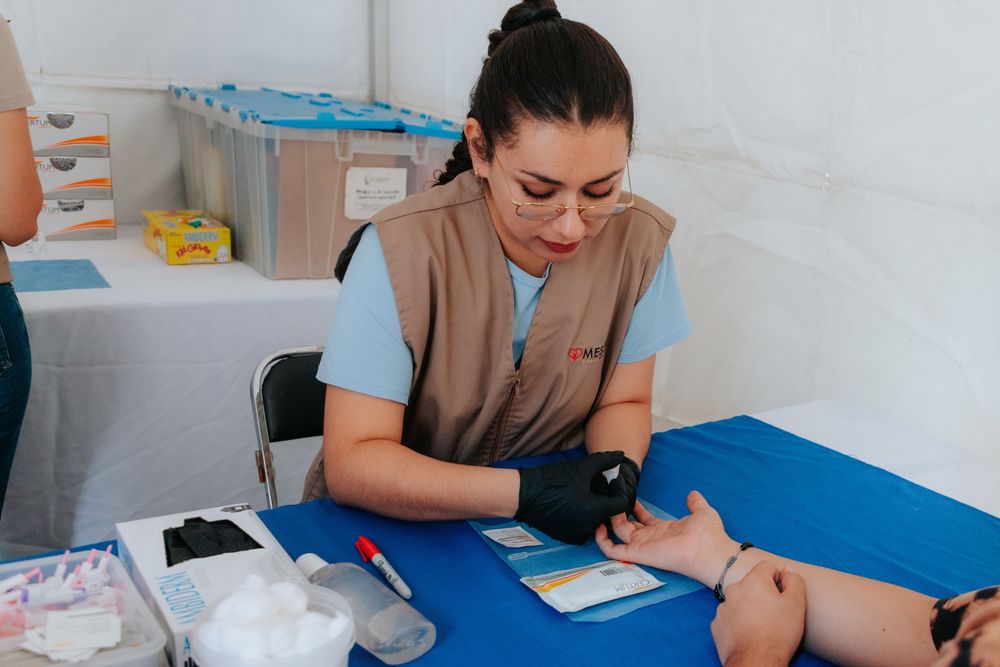 Acerca Gobierno de Guadalajara a la población pruebas de detección de enfermedades como VIH, diabetes y cáncer de mama