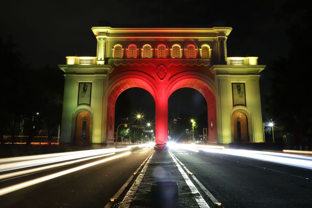 Guadalajara ilumina la ciudad en honor a Cataluña y El Salvador
