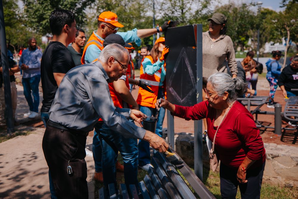 Hacen equipo Vero Delgadillo y vecinos para embellecer Parque Recreativo Oblatos