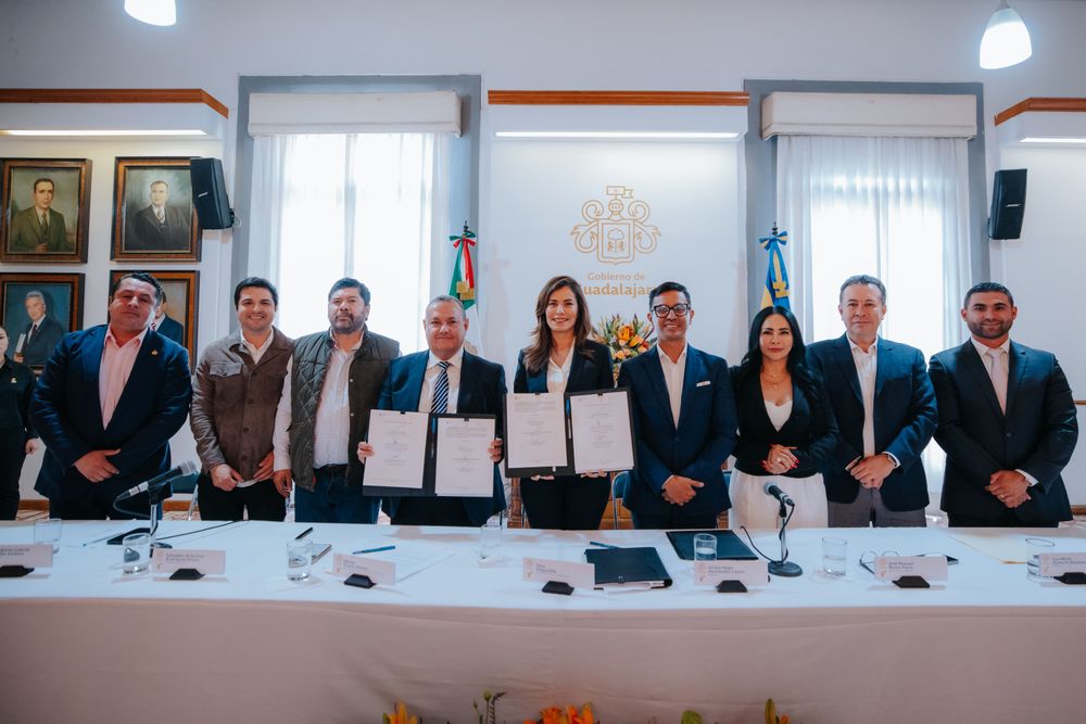 Firma Gobierno de Guadalajara convenio con Procuraduría Social; llega el Módulo Itinerante de Identidad y Justicia