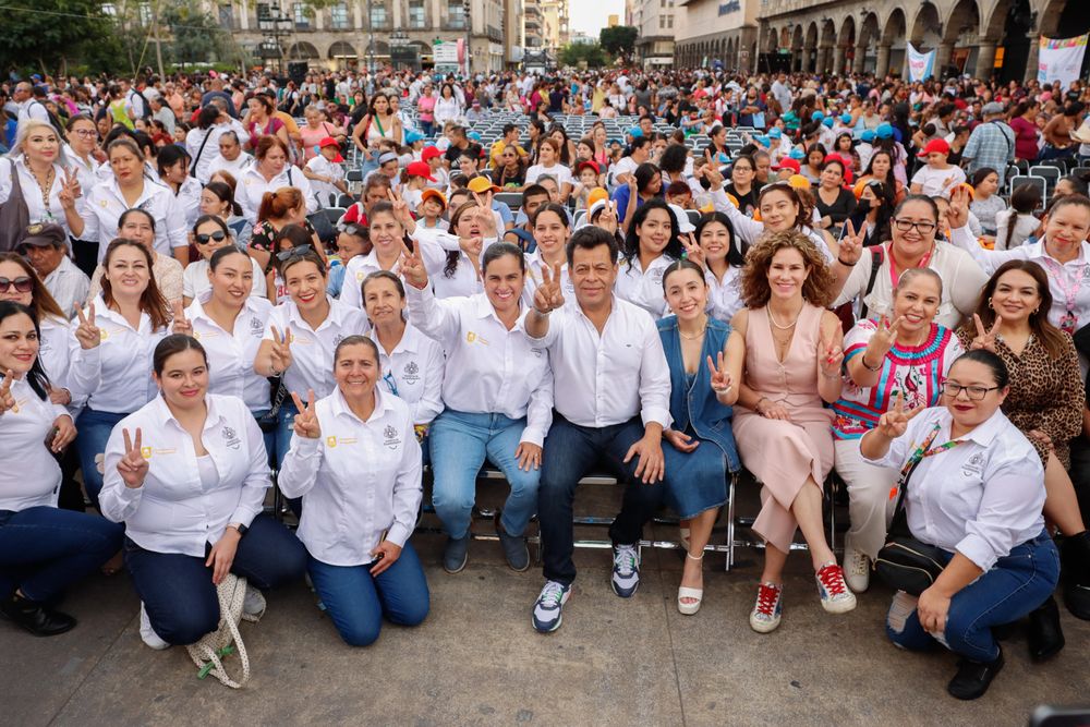 Entregan apoyos a beneficiarias y beneficiarios de Programas Sociales en Guadalajara