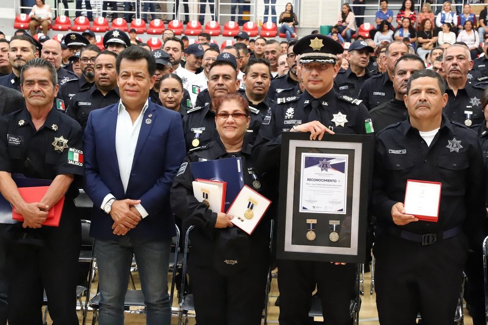 Condecora Guadalajara a 435 elementos de la Comisaría de Seguridad Ciudadana 