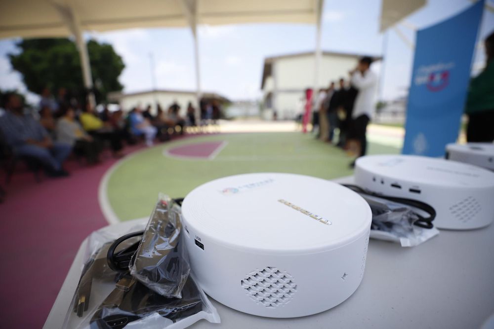 Entregan 400 proyectores audiovisuales a escuelas públicas de Guadalajara