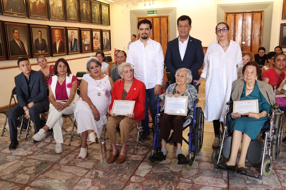 Reconoce Guadalajara trayectoria de vida de tres mujeres centenarias 