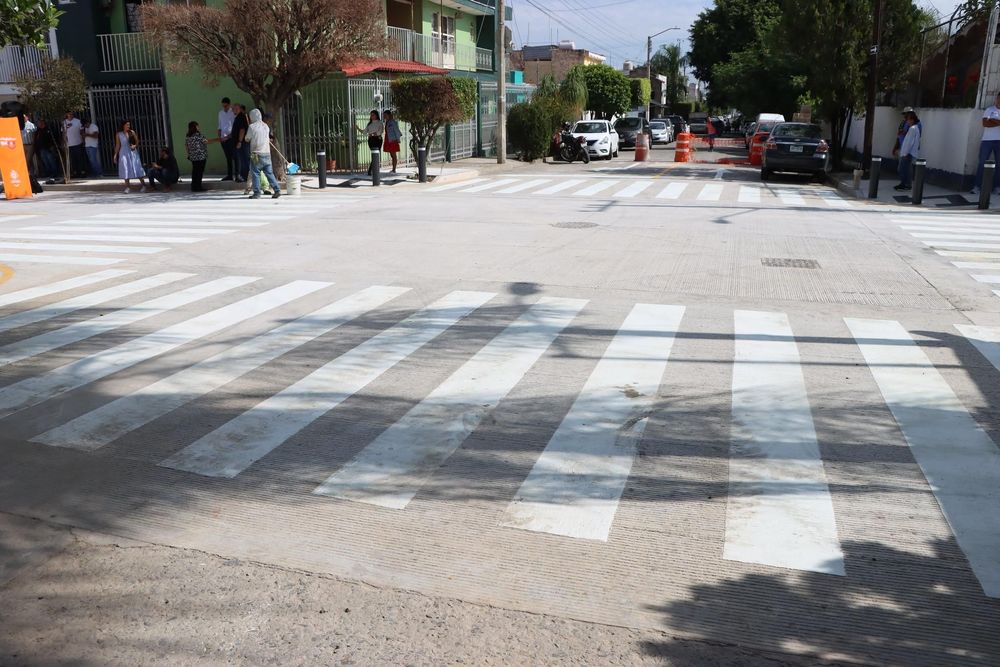 Realizan pavimentación en la colonia Álamo Industrial para las y los tapatíos