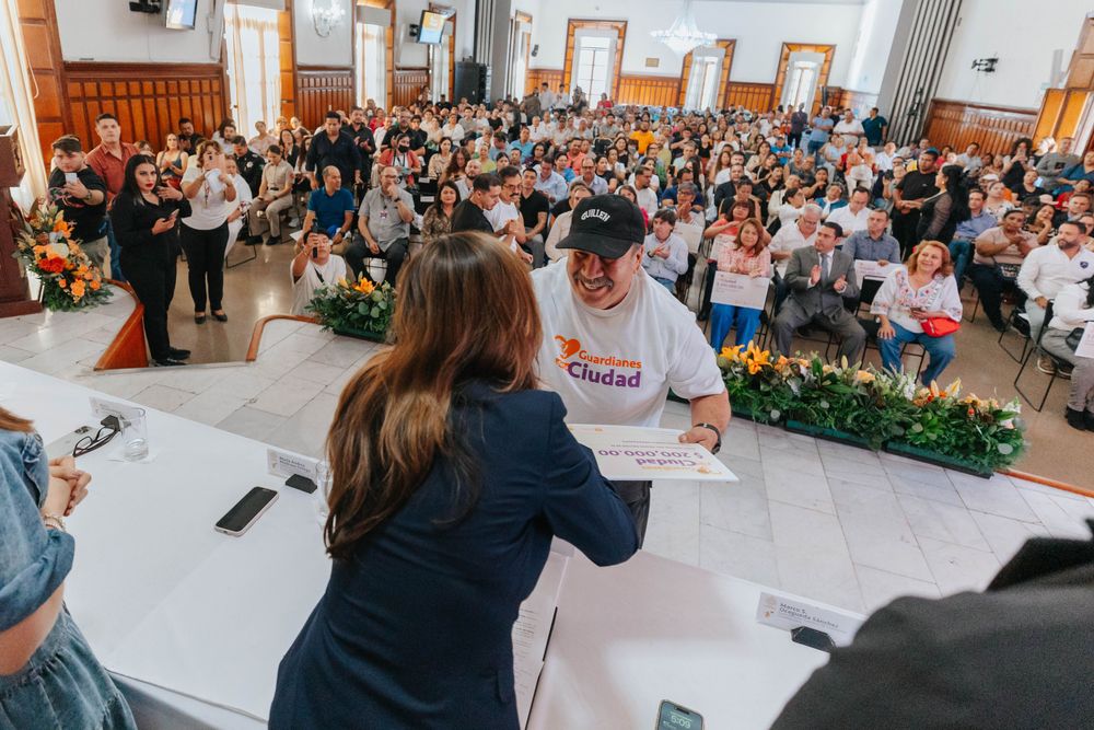 Entrega Vero Delgadillo apoyos para proyectos comunitarios del Programa Guardianes de la Ciudad