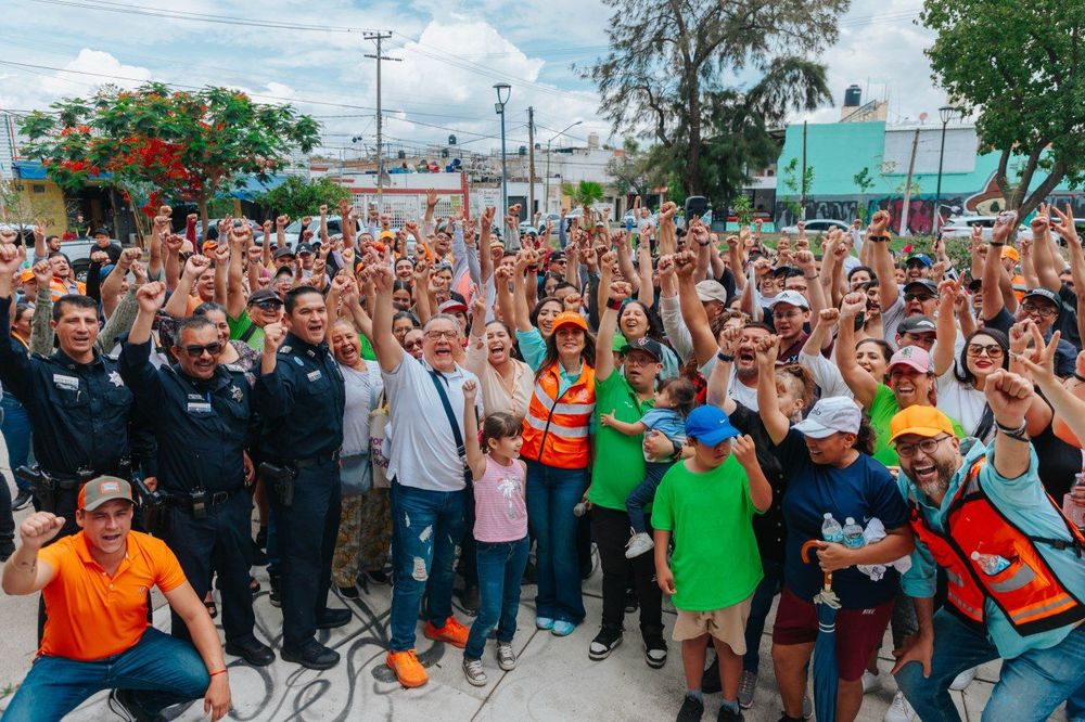 En equipo con vecinos, Verónica Delgadillo da mantenimiento a parque en San Andrés; pide su apoyo para mantenerlo y cuidarlo
