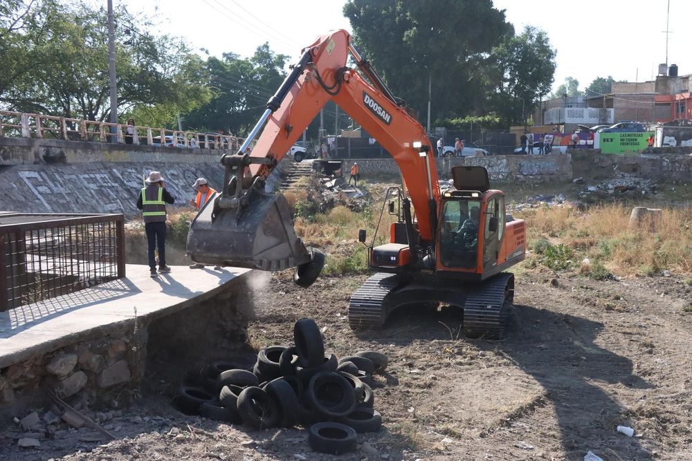 Supervisa alcalde interino trabajos de desazolve en vasos reguladores al sur de Guadalajara