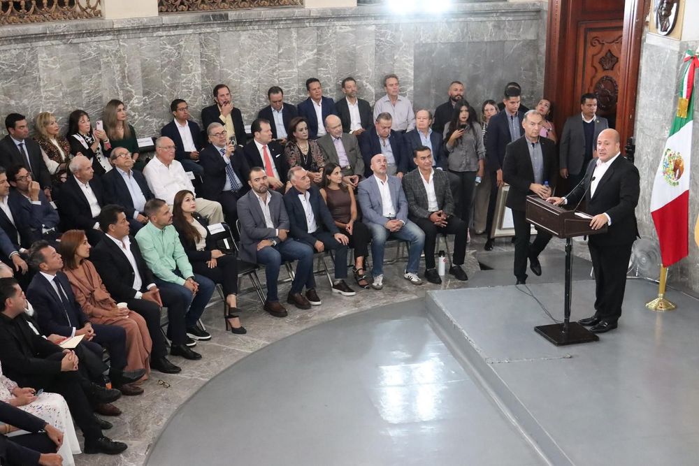 Asiste Francisco Ramírez a la entrega del Premio René Rivial 2024