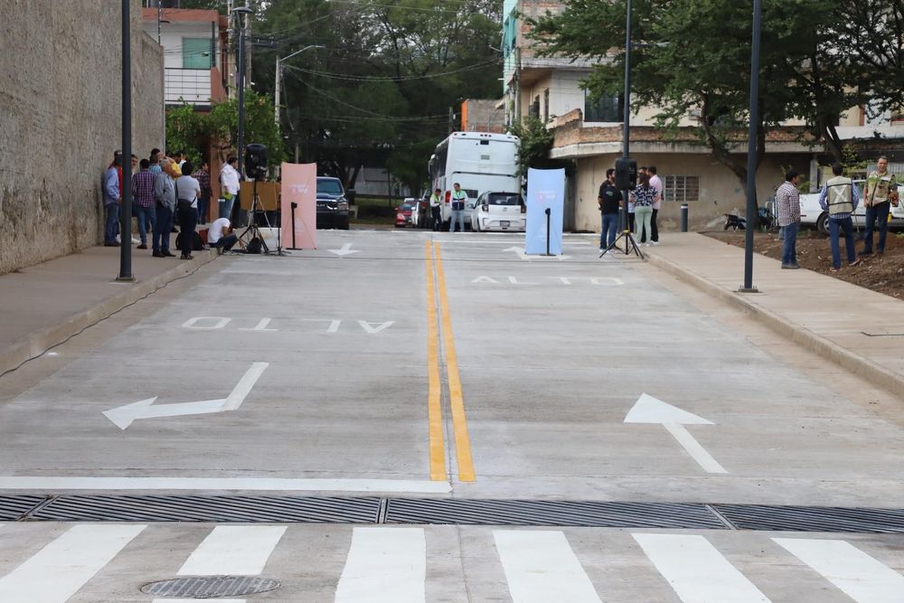 Entregan pavimentación con concreto hidráulico en la colonia 5 de Mayo