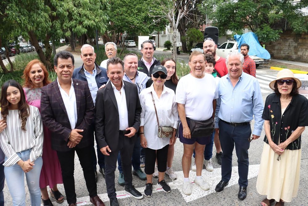 Entrega Guadalajara andador peatonal en la avenida San Francisco