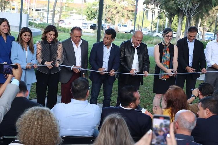 Entregan renovación integral de la Glorieta Monraz