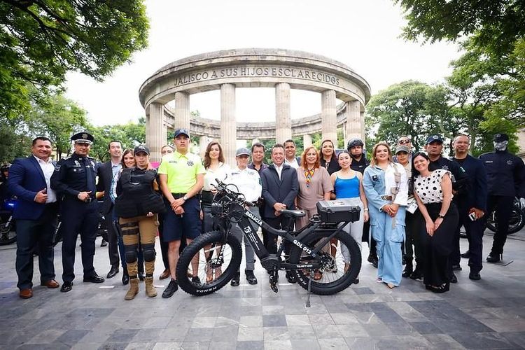 Entregan uniformes y equipamiento a la Comisaría de Seguridad Ciudadana de Guadalajara