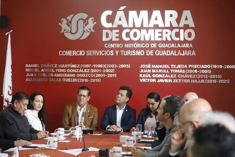 Dialoga Francisco Ramírez con el Consejo Directivo de Canaco Delegación Centro Histórico