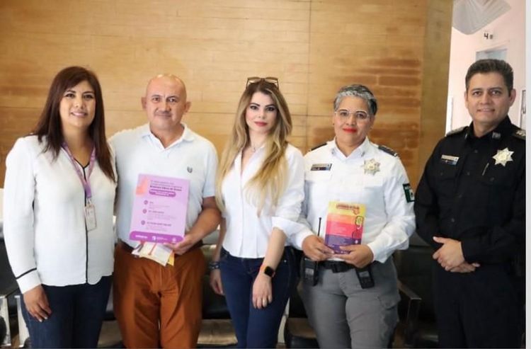 Instalan 200 placas para promover espacios seguros para las mujeres