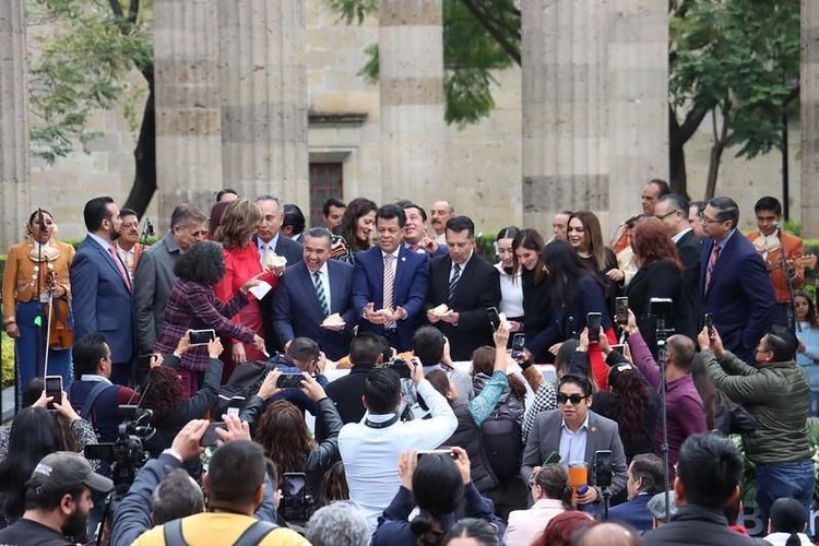 Con mañanitas y entrega de picones iniciaron los festejos por el 482 Aniversario de Guadalajara