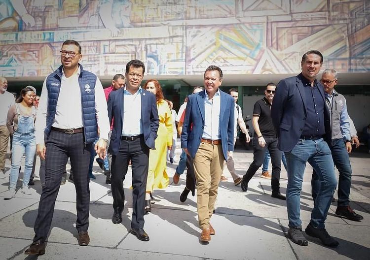 Visitan Francisco Ramírez y Pablo Lemus edificio renovado de Obras Públicas de Guadalajara